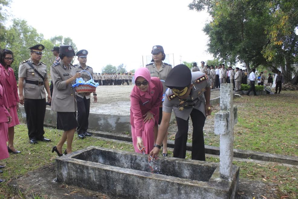 Jajaran Polres TT Ziarah ke TMP Cendana Loka