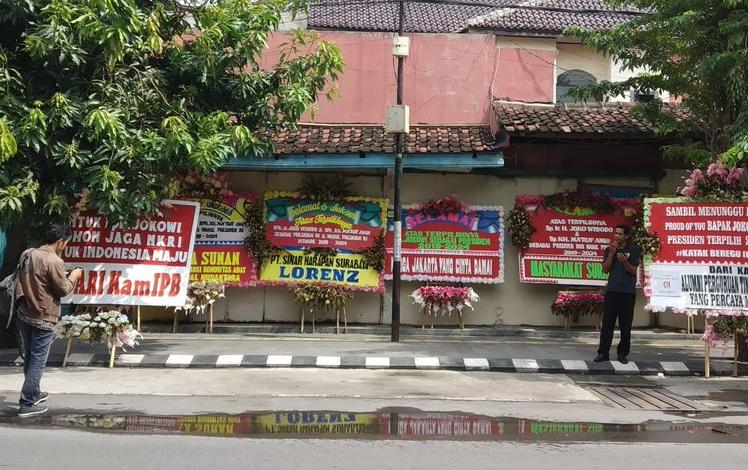 Unggul di Situng KPU Suara Masuk 61,01 Persen, Jokowi-Maruf Banjir Karangan Bunga Ucapan Selamat