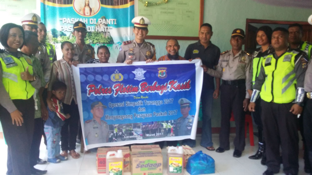 Polres Flotim Gelar Operasi Simpatik 2017 dengan Berbagi Bersama Kaum Difabel