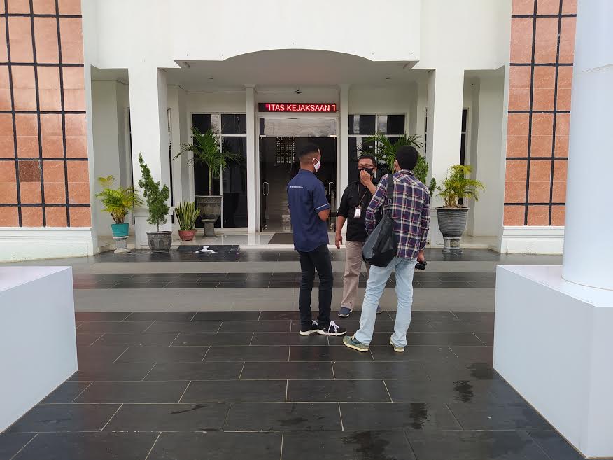 Gories Mere dan Karni Ilyas Urung Diperiksa Kejati NTT Di Kupang