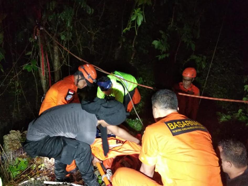 BREAKING NEWS: 23 Jam di Dasar Jurang, Korban Ketiga Kecelakaan di Gua Monyet Berhasil Diselamatkan