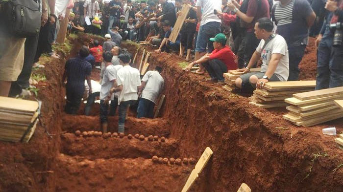 kecelakaan-maut-di-tanjakan-emen_20180211_202726.jpg