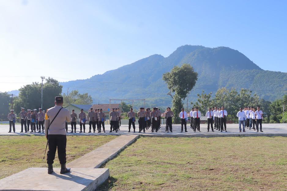kegiatan-apel-pemasangan-personil-polres-manggarai-timur.jpg