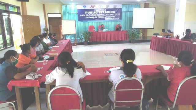 Kelompok Dukungan Sebaya dan Warga Peduli AIDS Latih Public Speaking