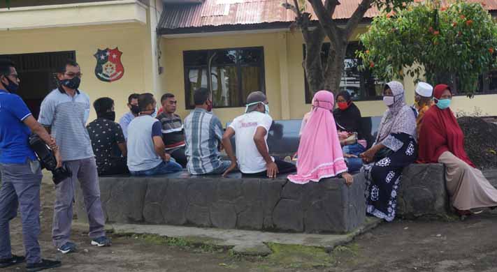 keluarga-datangi-polres-ende-tanya-kasus-penyiraman-air-keras-belum-ada-titik-terang.jpg