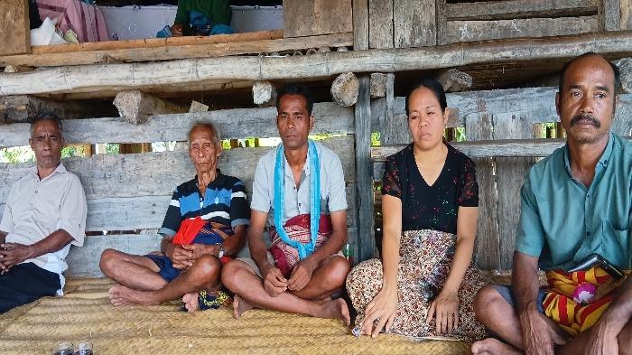 keluarga-korban-penembakan-di-sumba-barat-daya.jpg