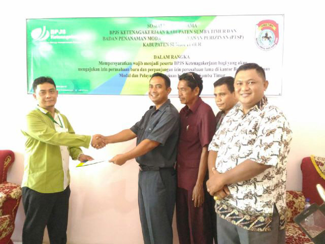 kepala-bpjs-ketenagakerjaan-kabupaten-sumba-timur-maulana-ridwan_20160210_150704.jpg