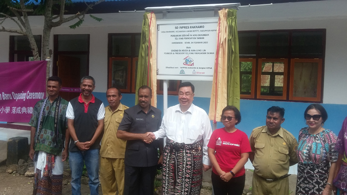 Kepala SDI Raknamo Jhon Tine, Kena