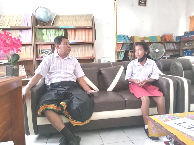 Siswi Yatim Piatu Bantu Pamannya Tambal Ban Diprioritas akan Dapat Beasiswa dari Sekolah