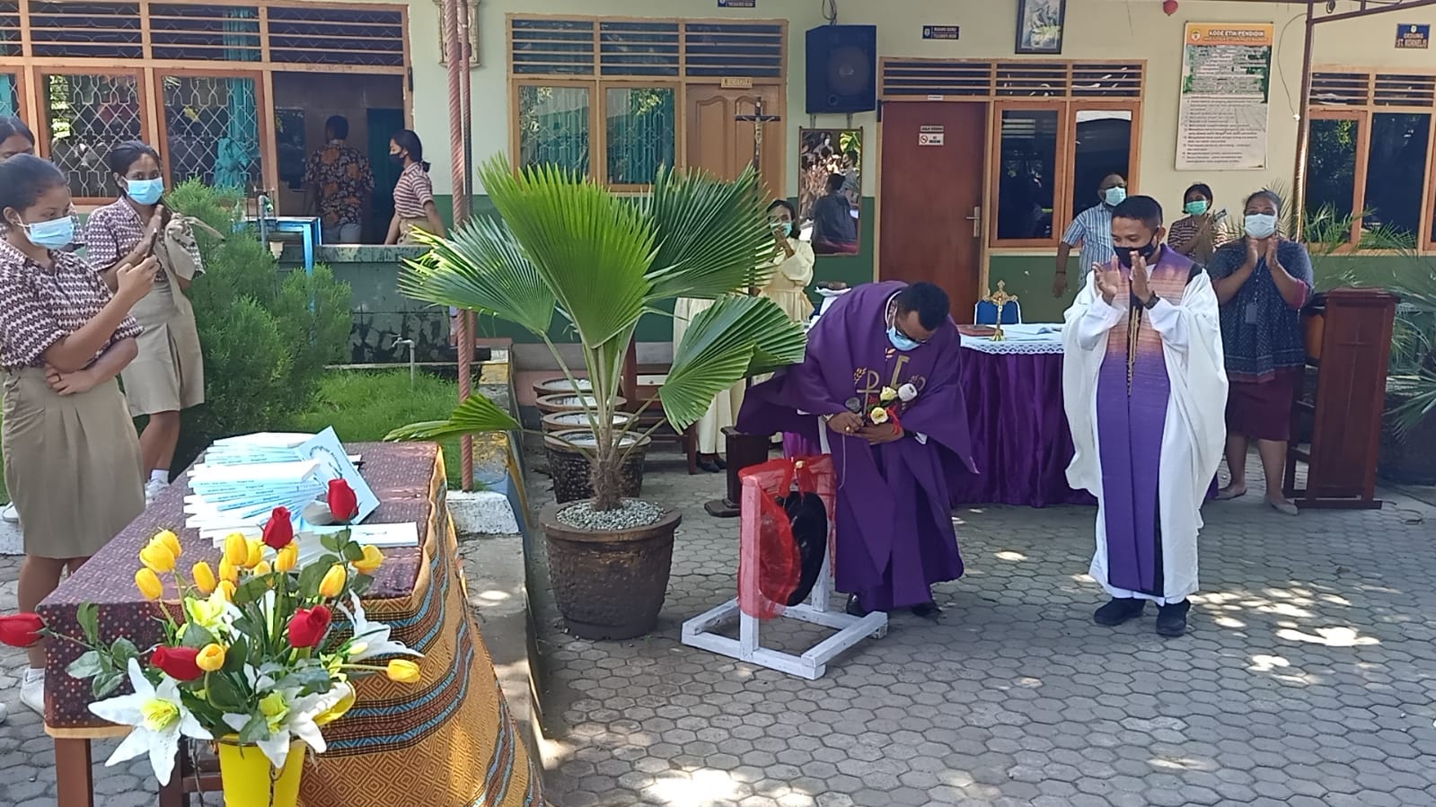 Antologi ‘Merangkai Kisah’ Diluncurkan SMASK John Paul II Maumere