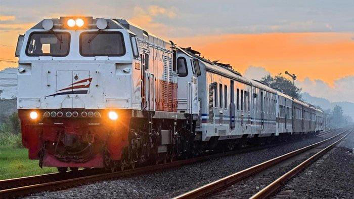 Tiga Pemuda Tewas Digilas Kereta Api saat Selfie di Perlintasan