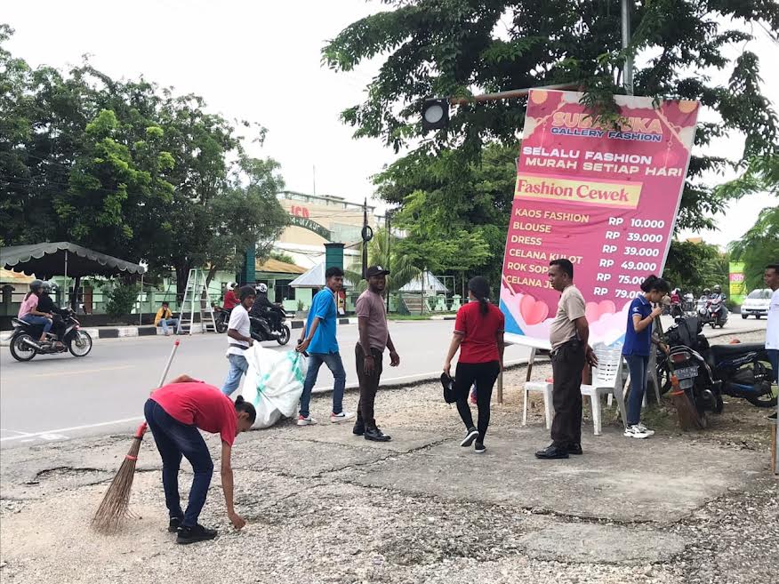 kerja-bakti-masal-di-jalan-timor-raya.jpg