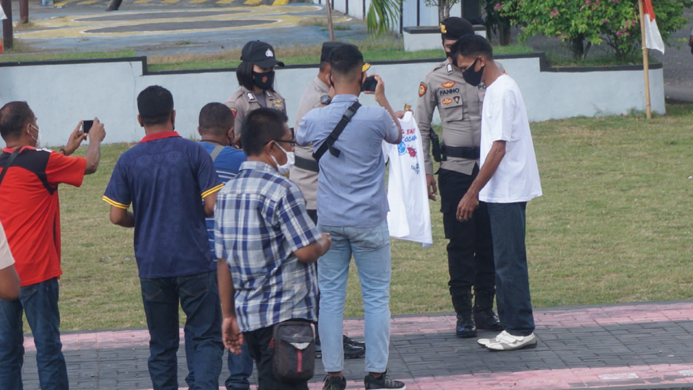 kesaksian-polisi-di-ende-satu-keluarga-terpapar-covid-19-komit-jadi-duta-prokes.jpg