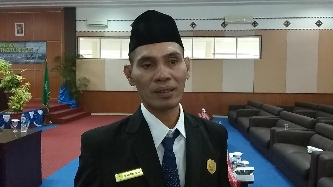 ketua-dprd-kabupaten-manggarai-barat-mabar-martinus-mitar.jpg
