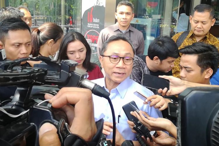 Soal Pose Satu Jari, Zulkifli Nilai Luhut dan Sri Mulyani Tak Langgar UU Pemilu