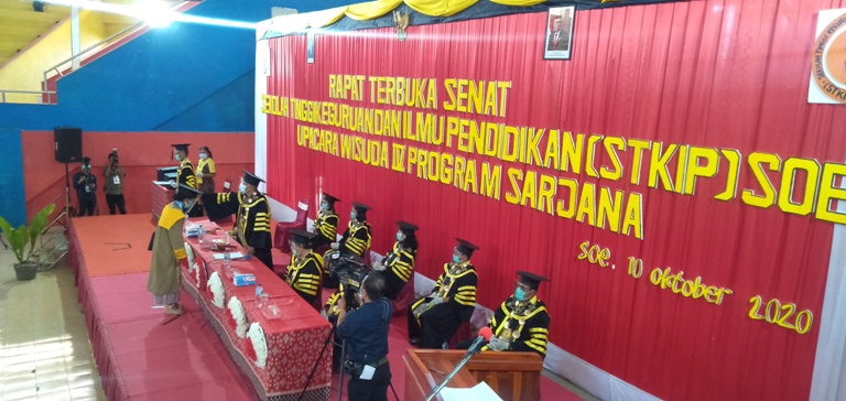 ketua-stikip-soe-ared-bilik-sedang-memindah.jpg