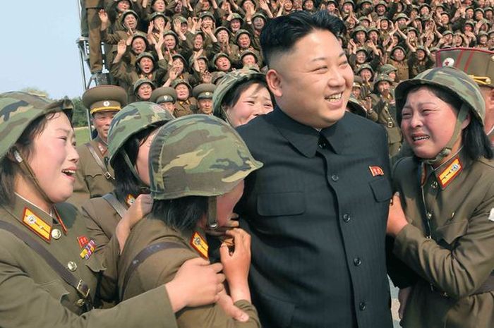 Pemimpin Korea Utara Ternyata Genit,Kim Jong Un Samai Kedipin ke Mantan Sekretaris Pers Gedung Putih