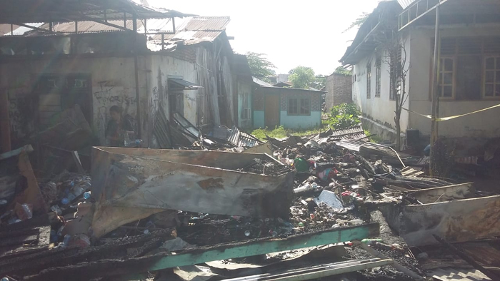 BREAKING NEWS: Kios Sahar Rata Tanah Dimakan Api, tak Ada Barang yang Berhasil Diselamatkan