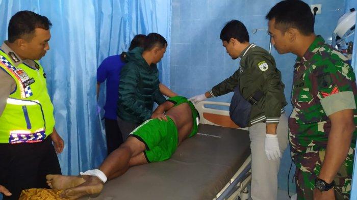 AWAS Serangan Jantung - Saat Bermain Bola, Kiper Umur 40 Tahun Tiba-tiba Jatuh