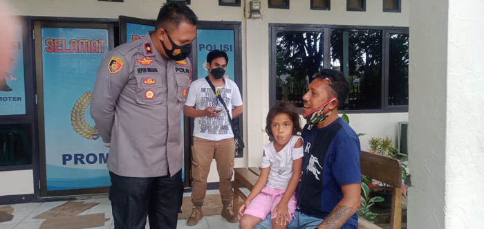 Kisah Anggota Polsek Kelapa Lima Selamatkan Bocah 5 Tahun yang Ditinggal di Pinggir Jalan
