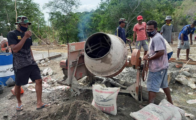Kodim 1618 TTU dan Masyarakat Gotong-royong Bangun Fasilitas Umum