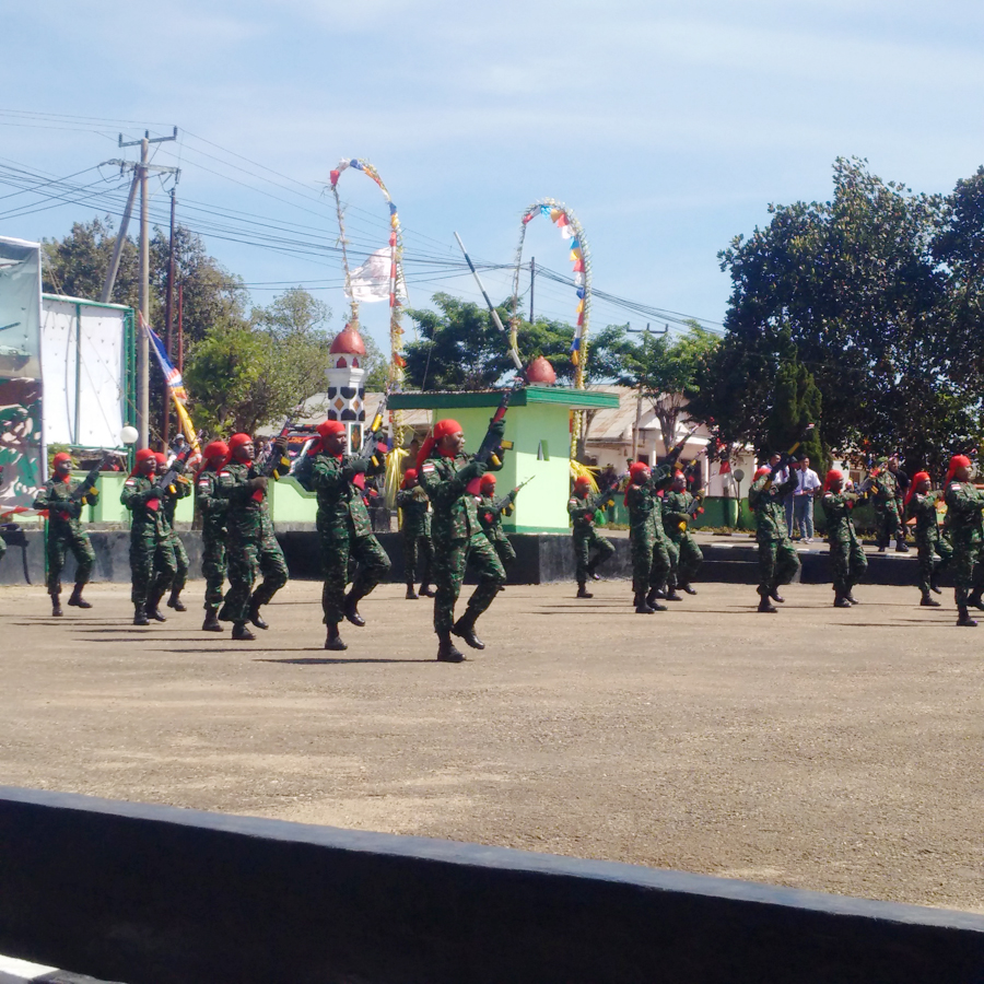 Rayakan HUT ke 73 TNI ! Kodim 1621 TTS Kibarkan Bendera Merah Putih di Puncak Mutis