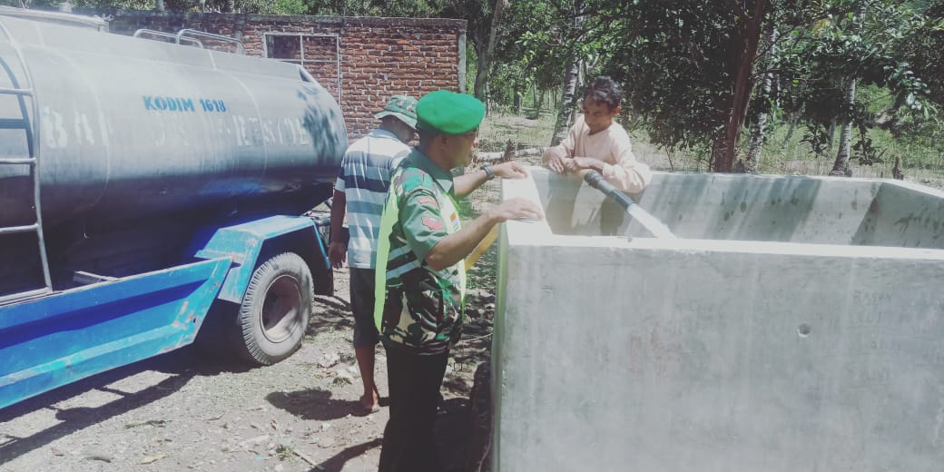 Kodim 1618 TTU Salurkan 5.000 Liter Air Bersih Gratis kepada Puskesmas Bitefa TTU