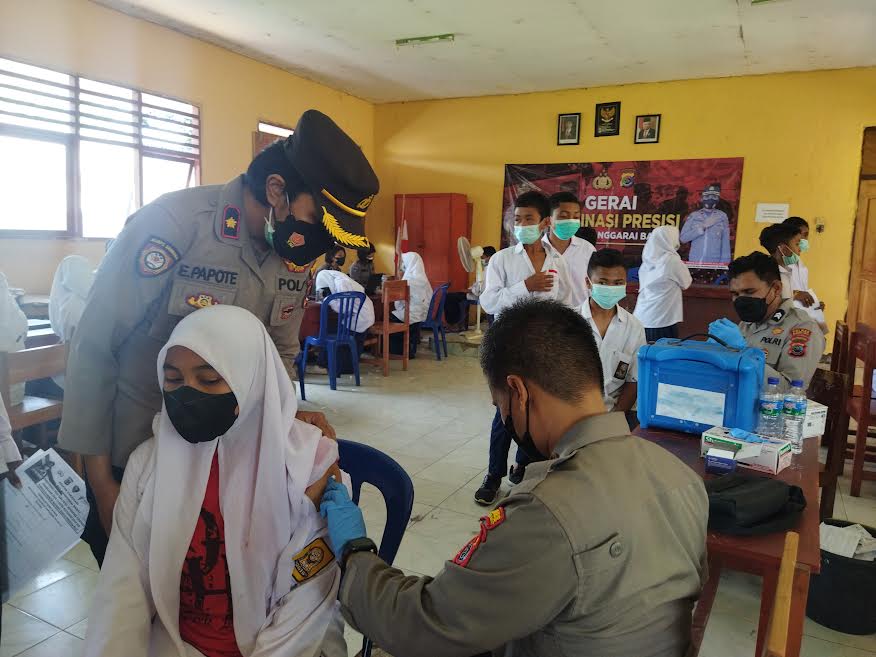 kompol-eliana-papote-kiri-kenakan-topi.jpg