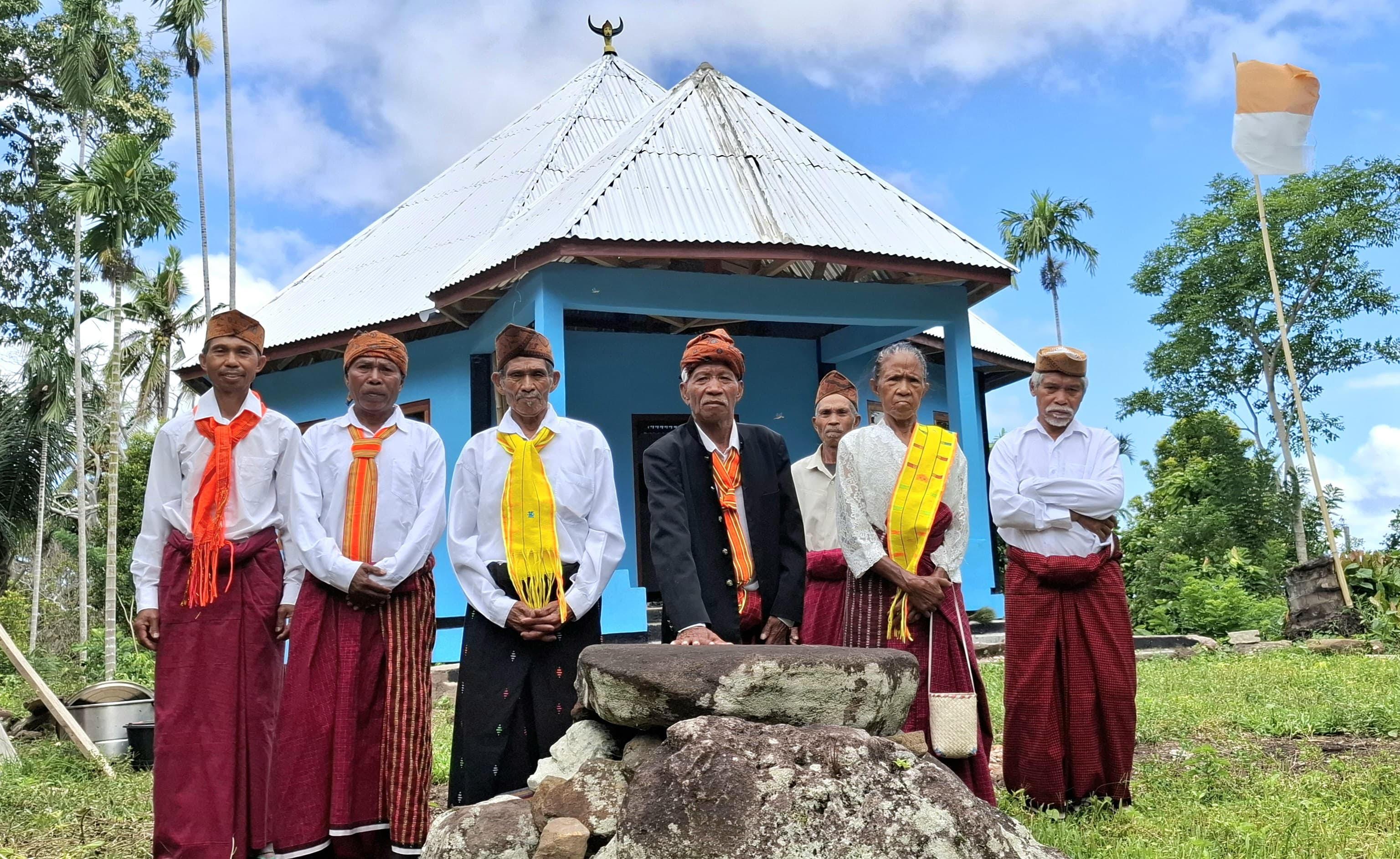 komunitas-adat-di-manggarai-1.jpg