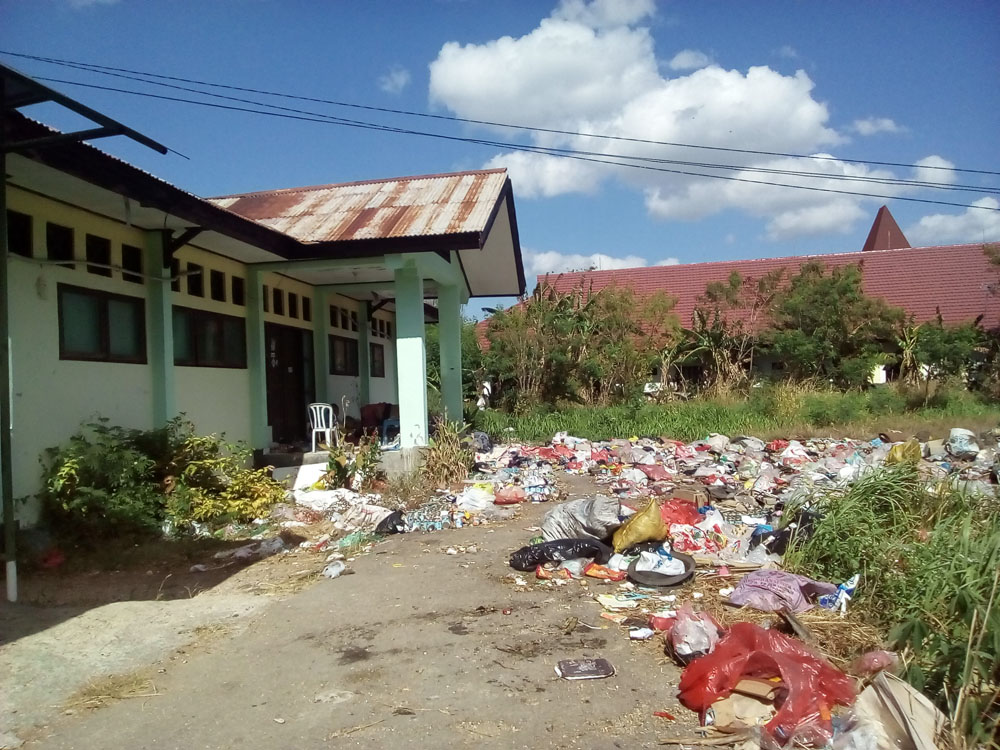 Bekas Kantor Satpol PP NTT Dipenuhi Sampah
