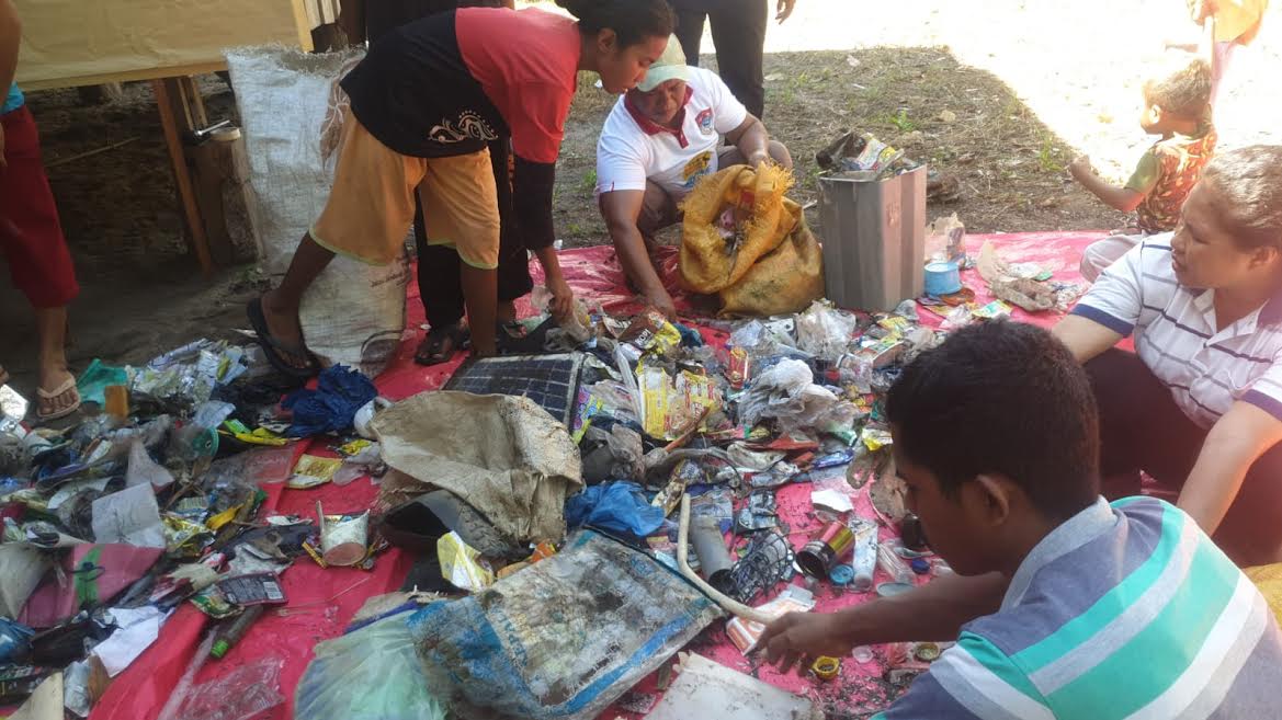 Kades Bour Minta Dukungan Forum PRB Lembata untuk Kebijakan Kelola Sampah Berbasis Keluarga