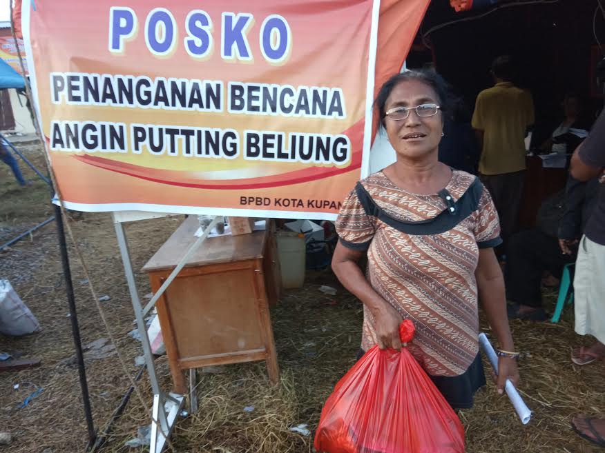 Warga Korban Puting Beliung Mulai Dapat Bantuan Bahan Bangunan dari Pemkot Kupang