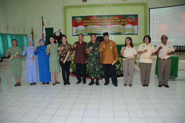 Komsos Korem 161 Wira Sakti TNI Jaga Netralitas