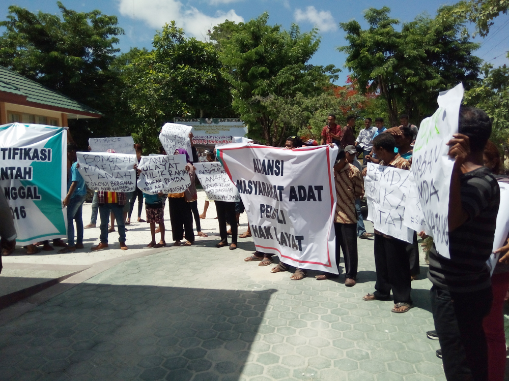 Para Pendemo Kecewa Tak Bertemu Pimpinan DPRD Kota Kupang