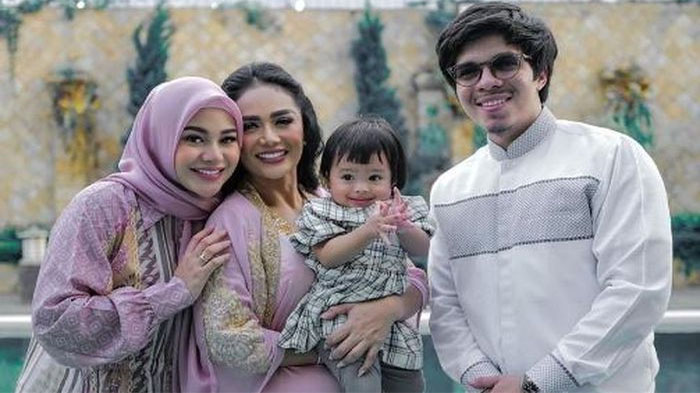krisdayanti-senang-mengetahui-hobinya-turun-ke-sang-cucu-ameena-hanna-nur-atta.jpg