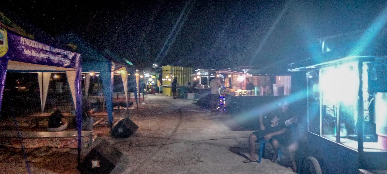 kuliner-malam-di-civic-senter-bundaran-menia-kecamatan-sabu-barat.jpg