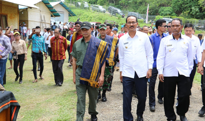 kunjungan-kerja-gubernur-vbl-ke-timor-dan-sumba-jangan-mau-jadi-orang-bodoh-lagi.jpg