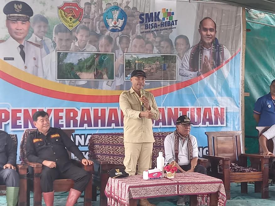 kunker-gubernur-ntt-victor-laiskodat-di-smkn-1-di-desa-pathau.jpg