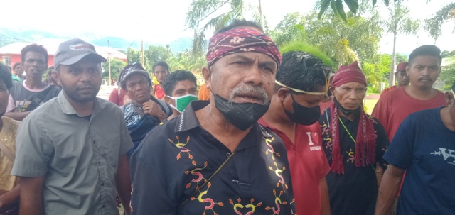lambertus-lagawuyo-kamanireng-kades-terpilih-lewoingu-yang-batal-dilantik.jpg