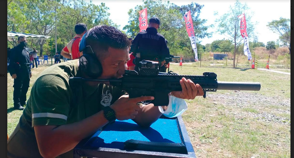 Meriahkan Hari Bhayangkara ke-76, Wartawan di Kupang Ikut Lomba Menembak