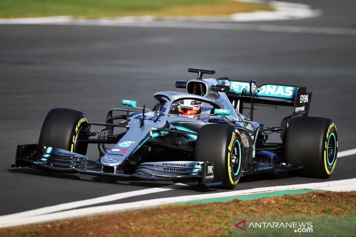 Kendarai Mobil Baru, Hamilton Merasa Yakin F1 Musim 2019 Bisa Lebih Baik