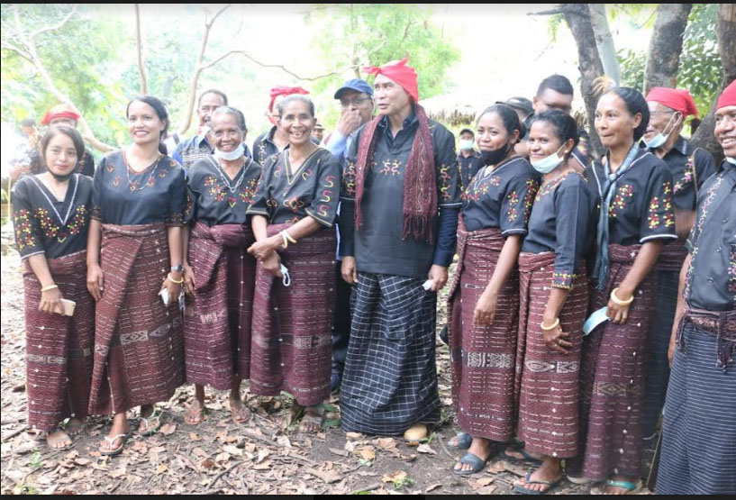 Gubernur NTT Sambangi Kampung Adat Lewokluok, Flores Timur