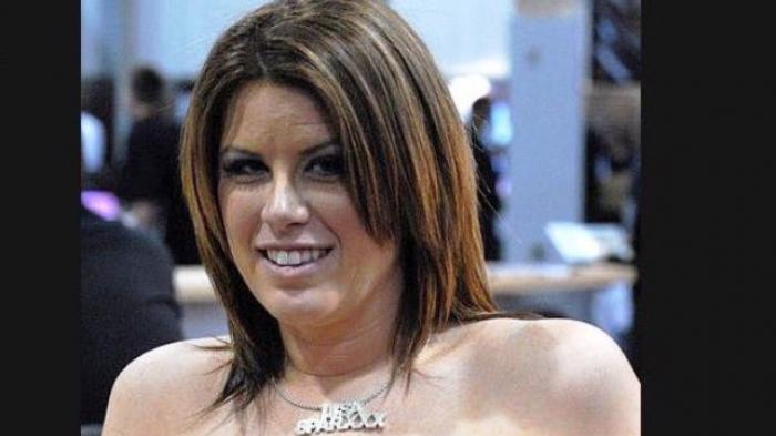 Ssttt, Lisa Sparks Bercinta Selama 12 Jam dengan 919 Pria