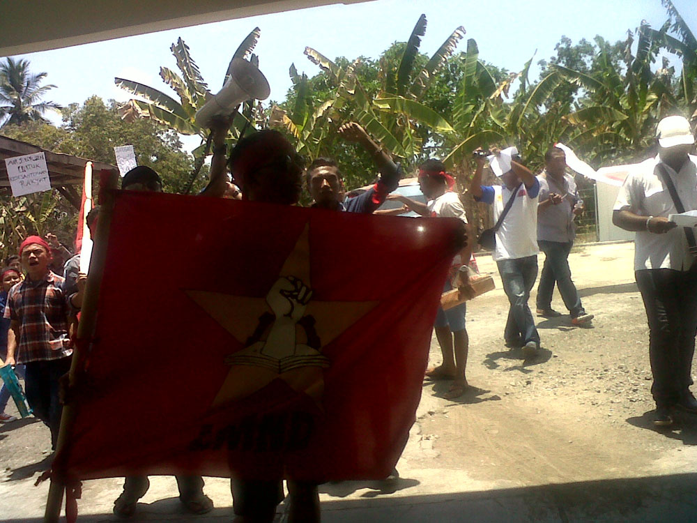 LMND Berdemo ke DPRD Ende