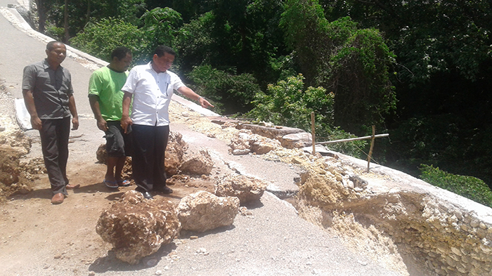 Ruas Jalan Dekat Jembatan Tenau-Kupang Terkena Longsor, Lihat Foto-fotonya