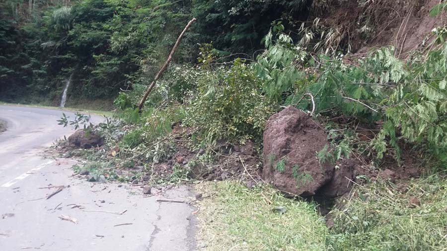 Longsor Turun di Ruas Jalan Ruteng-Borong