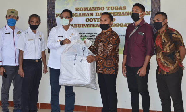 lppkpd-manggarai-serahkan-500-masker-kain-kepada-gugus-tugas-covid-19-manggarai.jpg