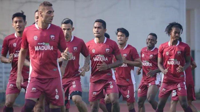 madura-united-saat-mengikuti-latihan-tim-di-jakarta-ok.jpg