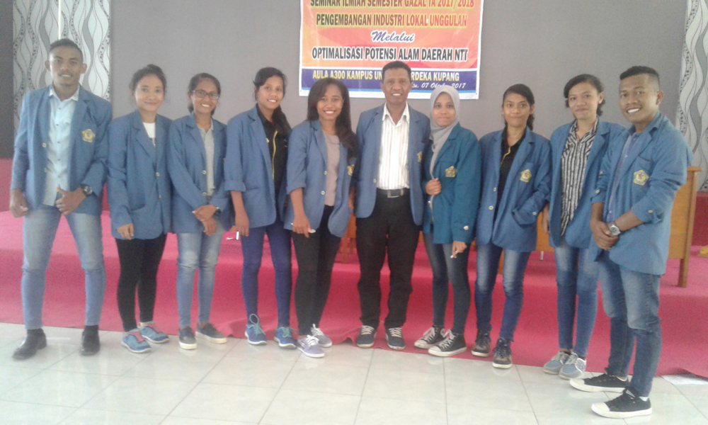 Rahmawati dan Helmina Bertekad Jadikan Pantai Lalendo Sentra Produksi Garam