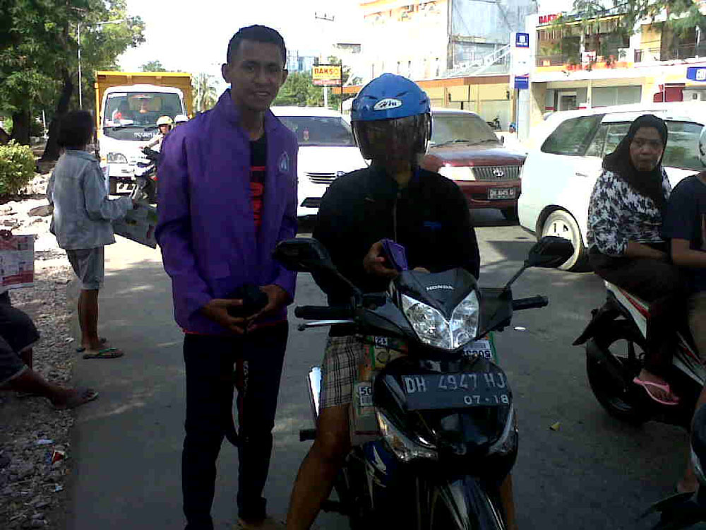 mahasiswa-stikes-maranatha-bagiliflet-peduli-hivaids-di-jalan-el-tari_20151201_094302.jpg